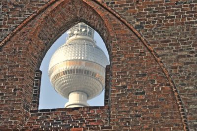 Fernsehturm Blick Klosterfenster e1574512696720