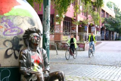 Punk Statue Admiralsdenkmal Kreuzberg